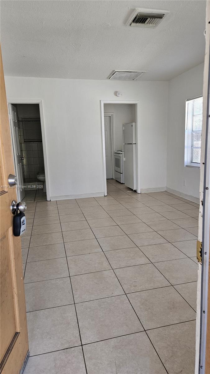 LINCOLN PARK 1ST ADD - Residential Lease