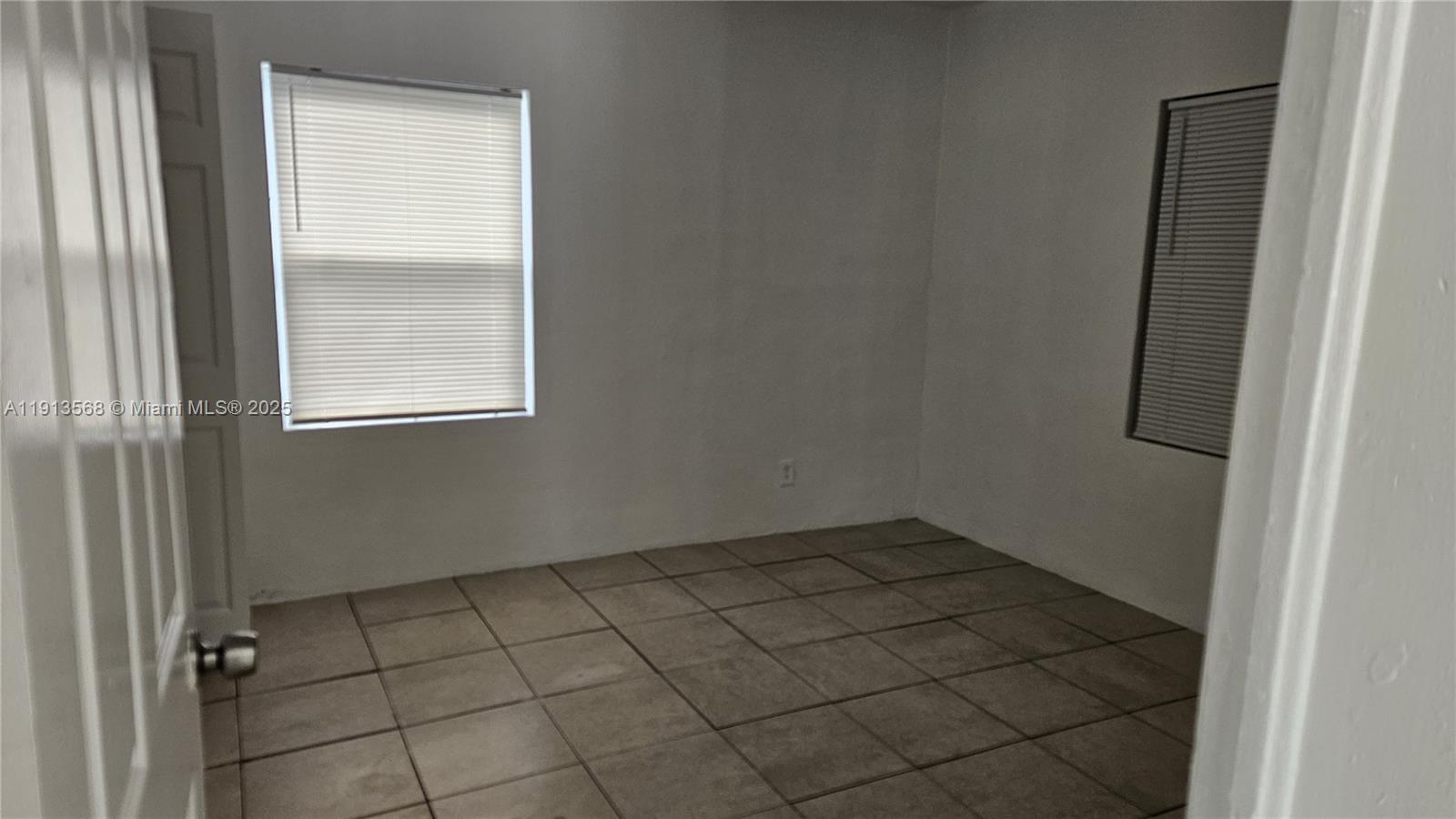 LINCOLN PARK 1ST ADD - Residential Lease