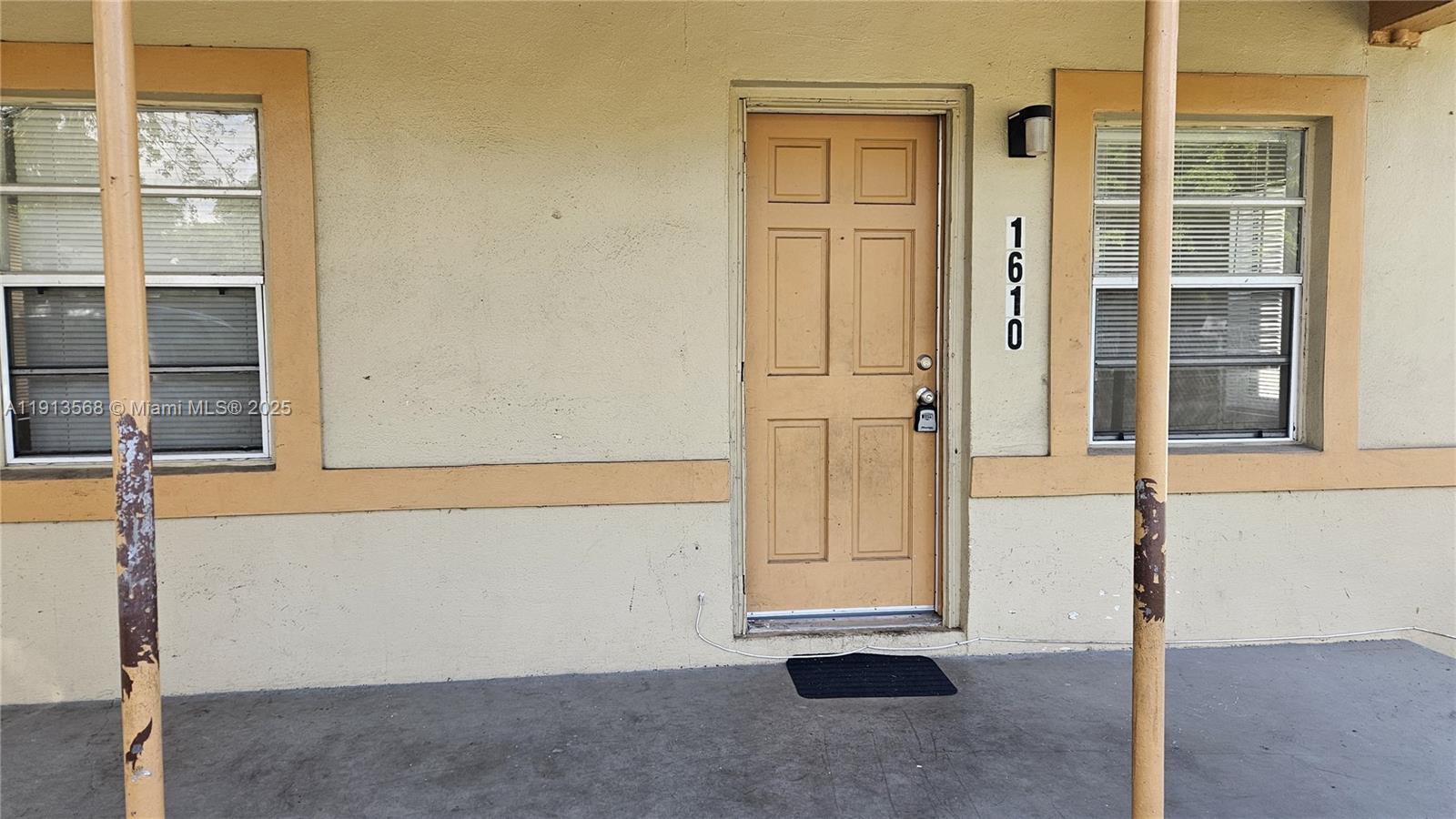 LINCOLN PARK 1ST ADD - Residential Lease