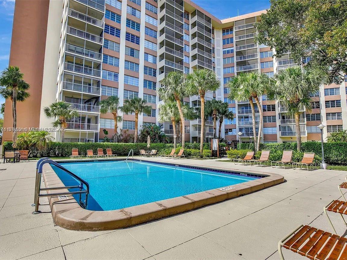 COUNTRY CLUB TOWER - Residential