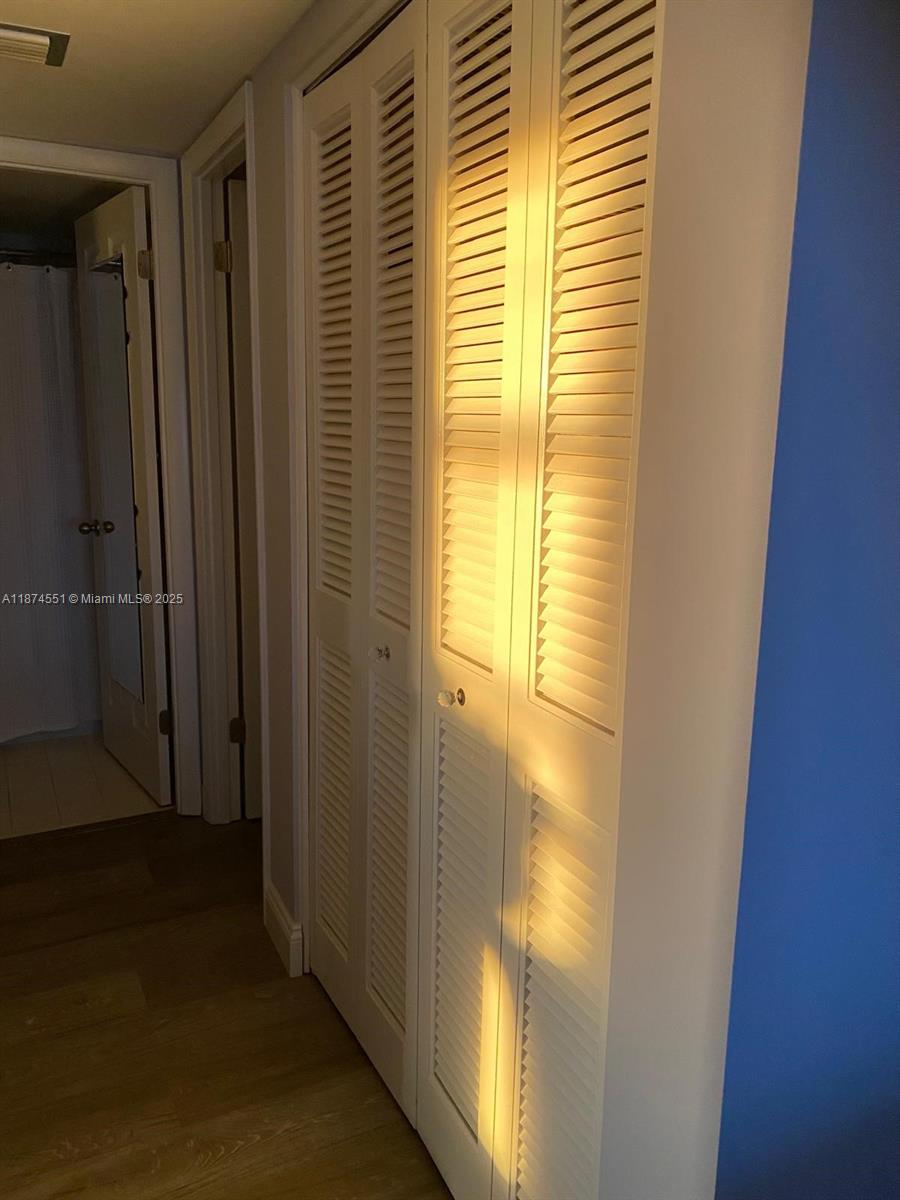 COUNTRY CLUB TOWER - Residential