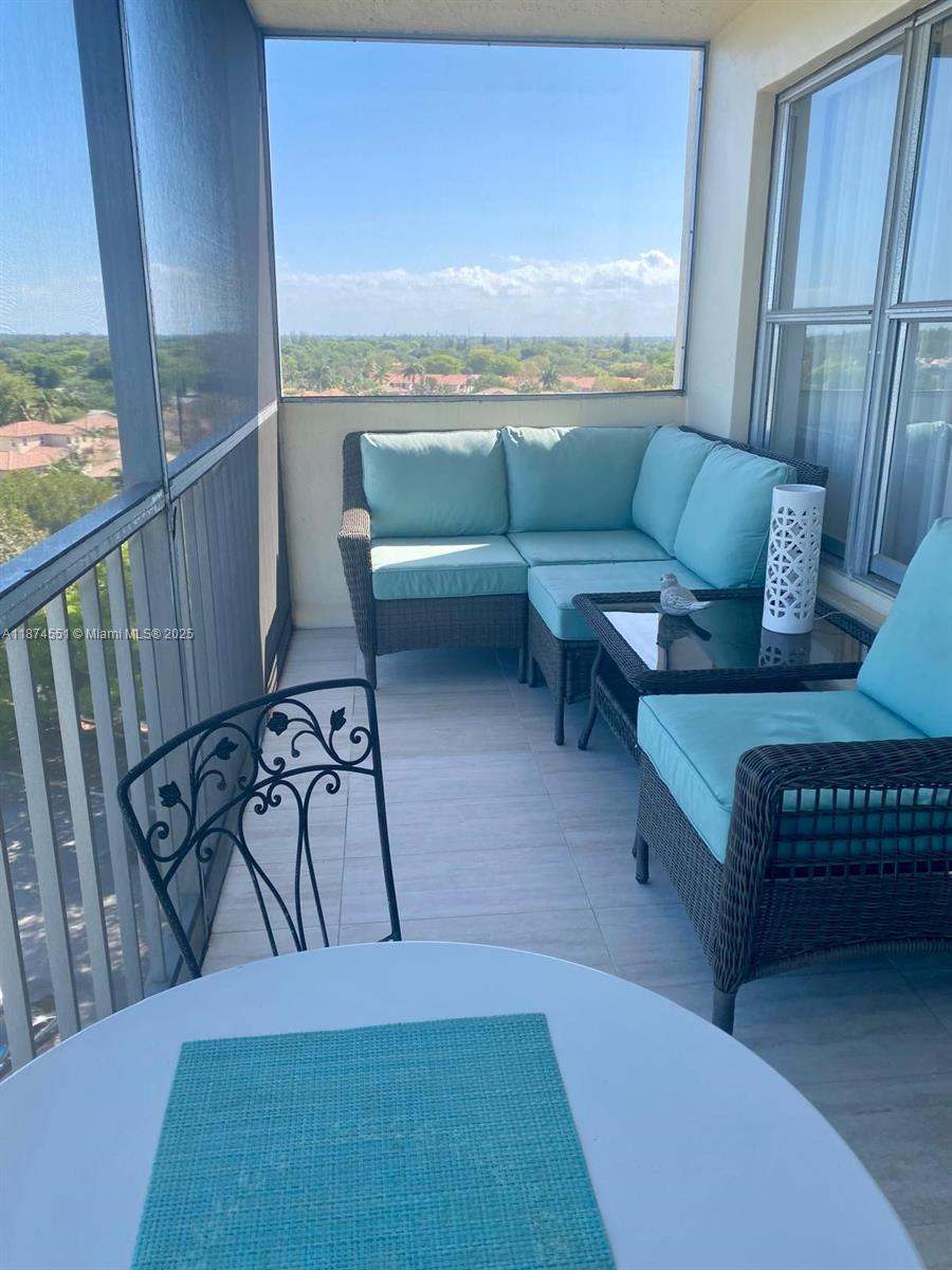 COUNTRY CLUB TOWER - Residential