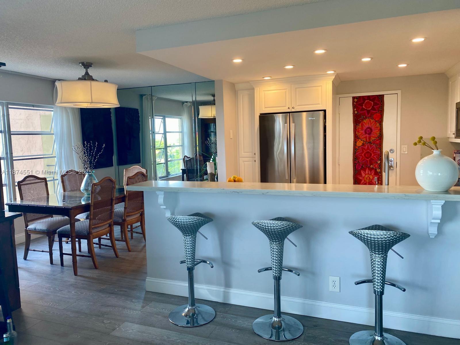 COUNTRY CLUB TOWER - Residential