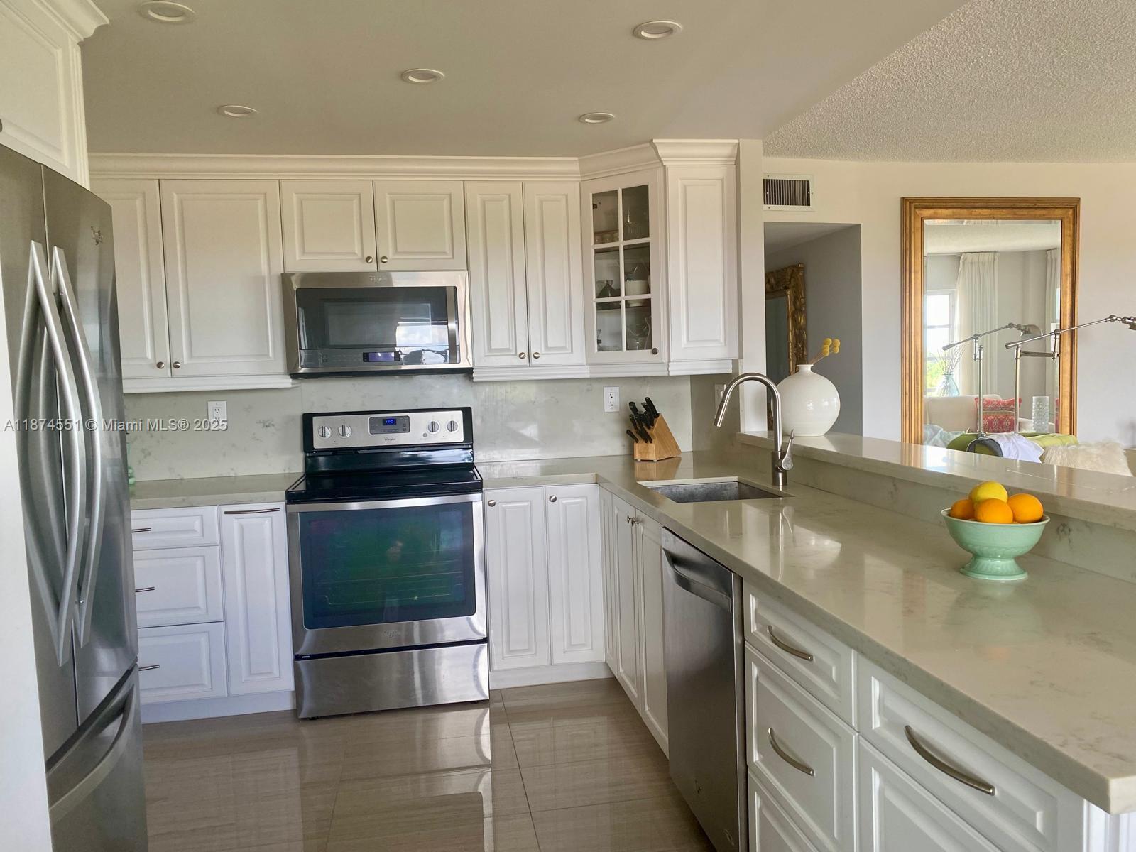 COUNTRY CLUB TOWER - Residential