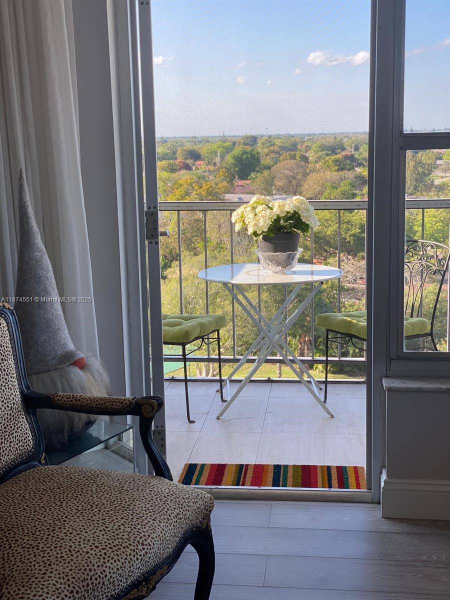 COUNTRY CLUB TOWER - Residential