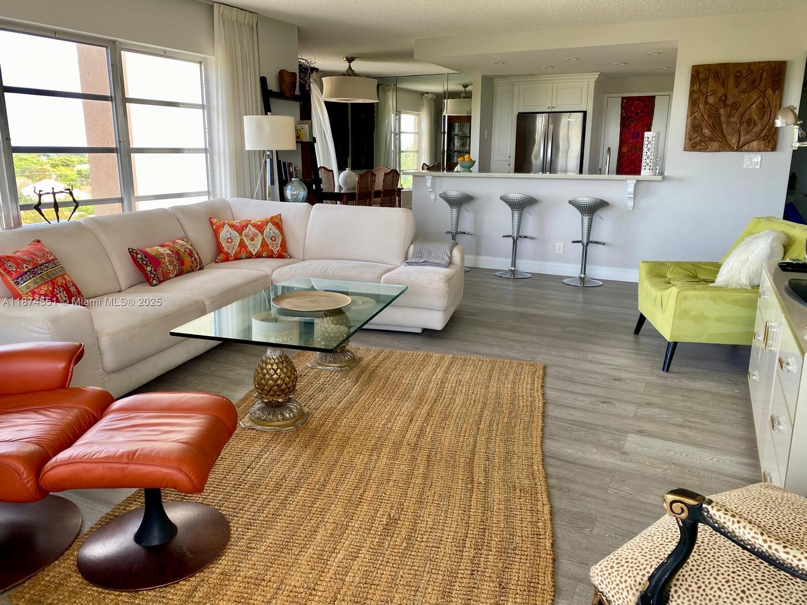 COUNTRY CLUB TOWER - Residential