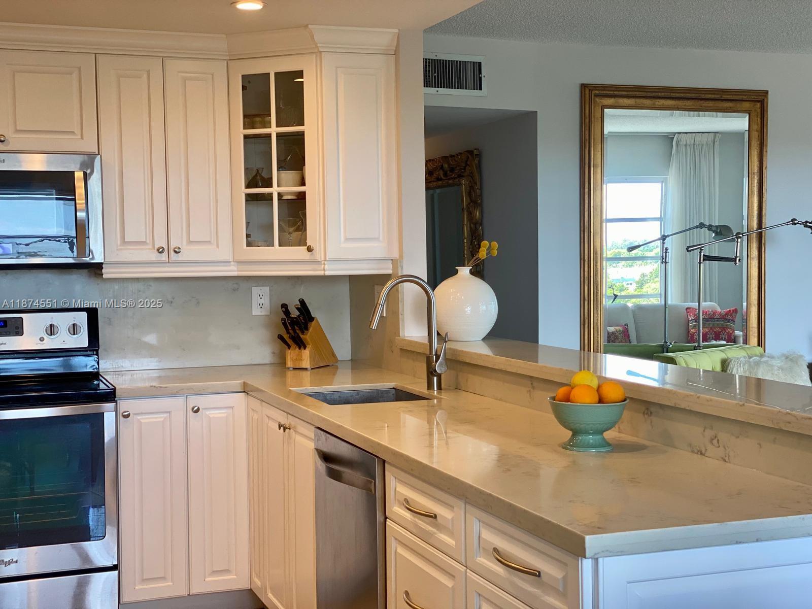 COUNTRY CLUB TOWER - Residential