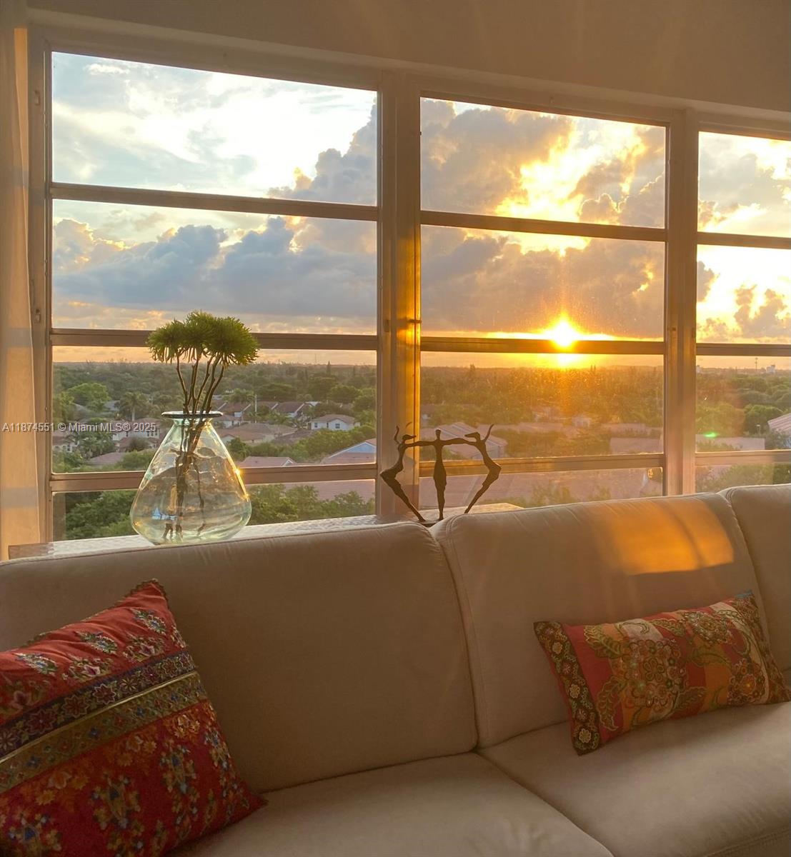 COUNTRY CLUB TOWER - Residential