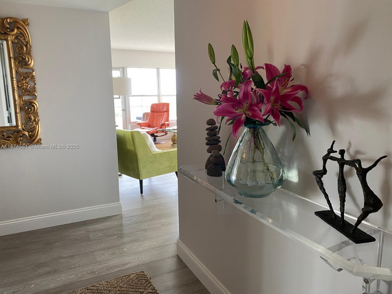 COUNTRY CLUB TOWER - Residential