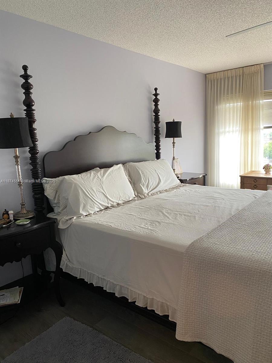 COUNTRY CLUB TOWER - Residential