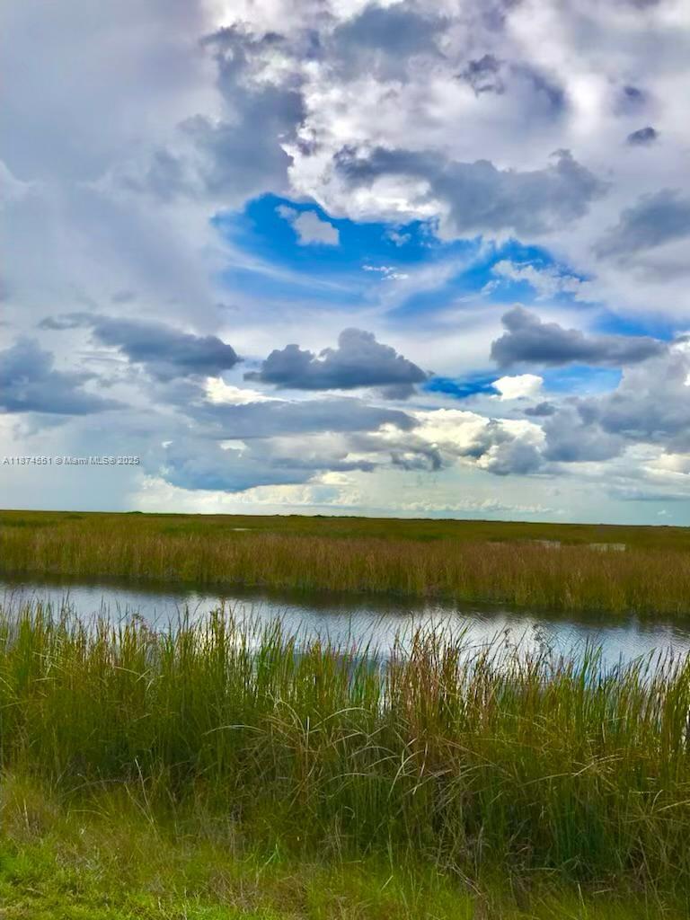 COUNTRY CLUB TOWER - Residential