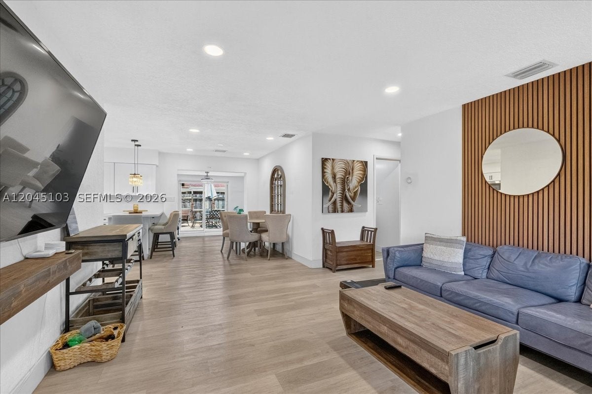 1131 N 75th Ave, Hollywood FL 33024