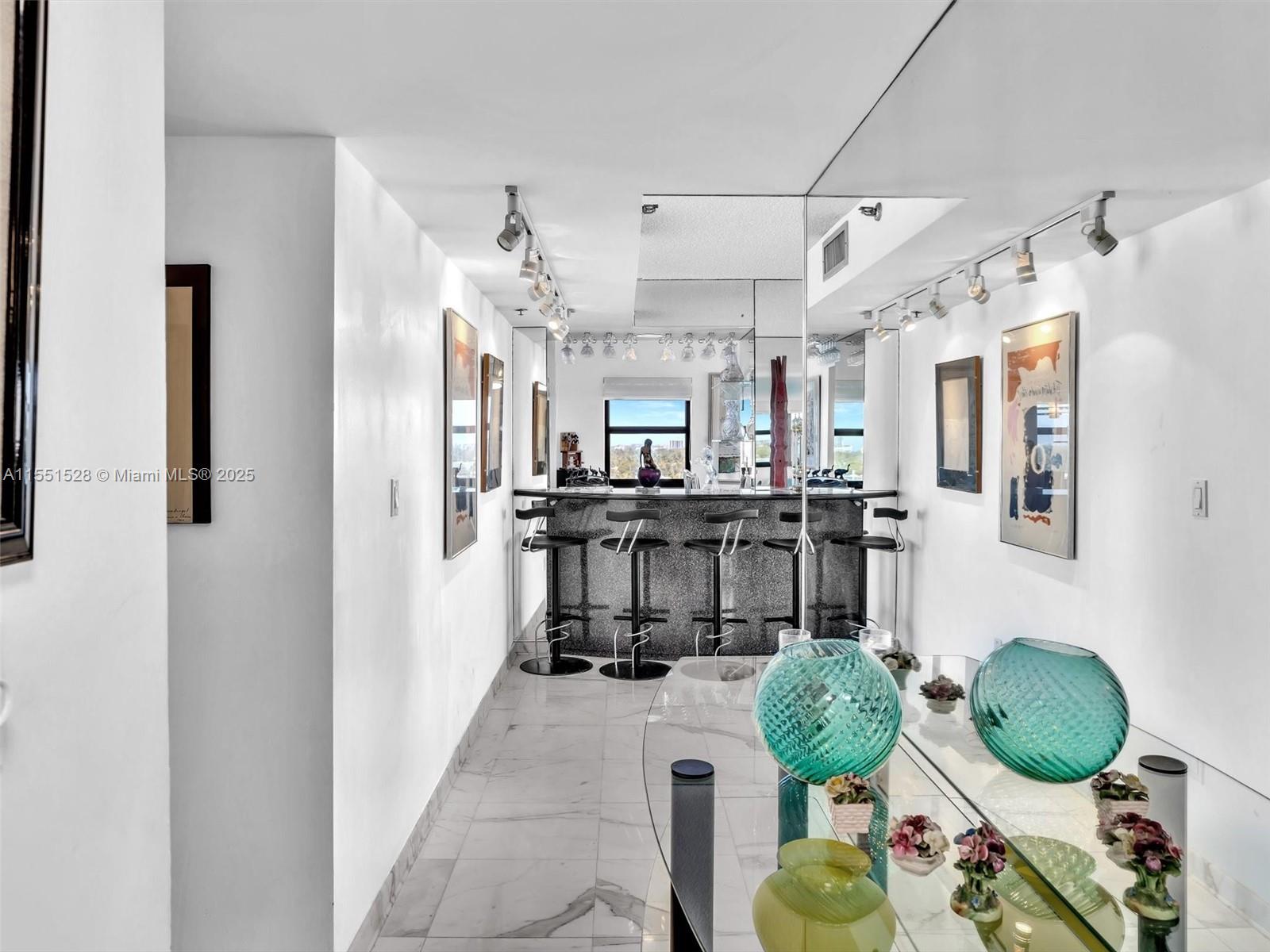 SUMMIT CONDO - Residential