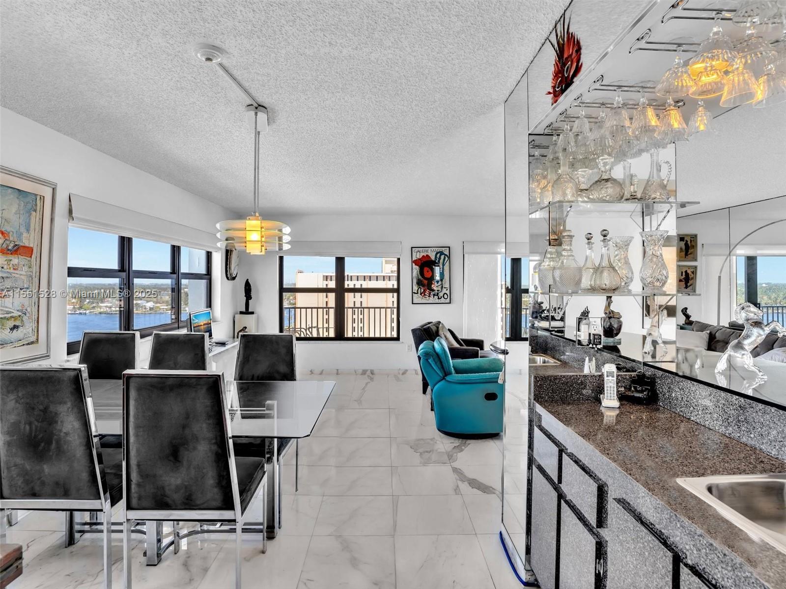 SUMMIT CONDO - Residential