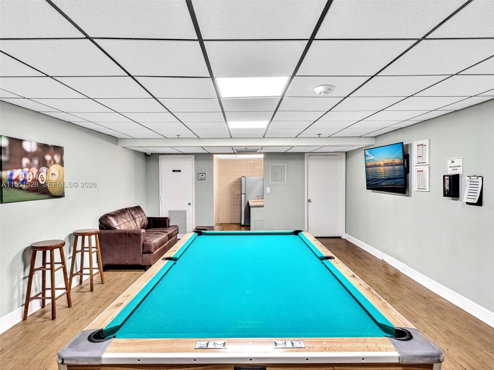 SUMMIT CONDO - Residential