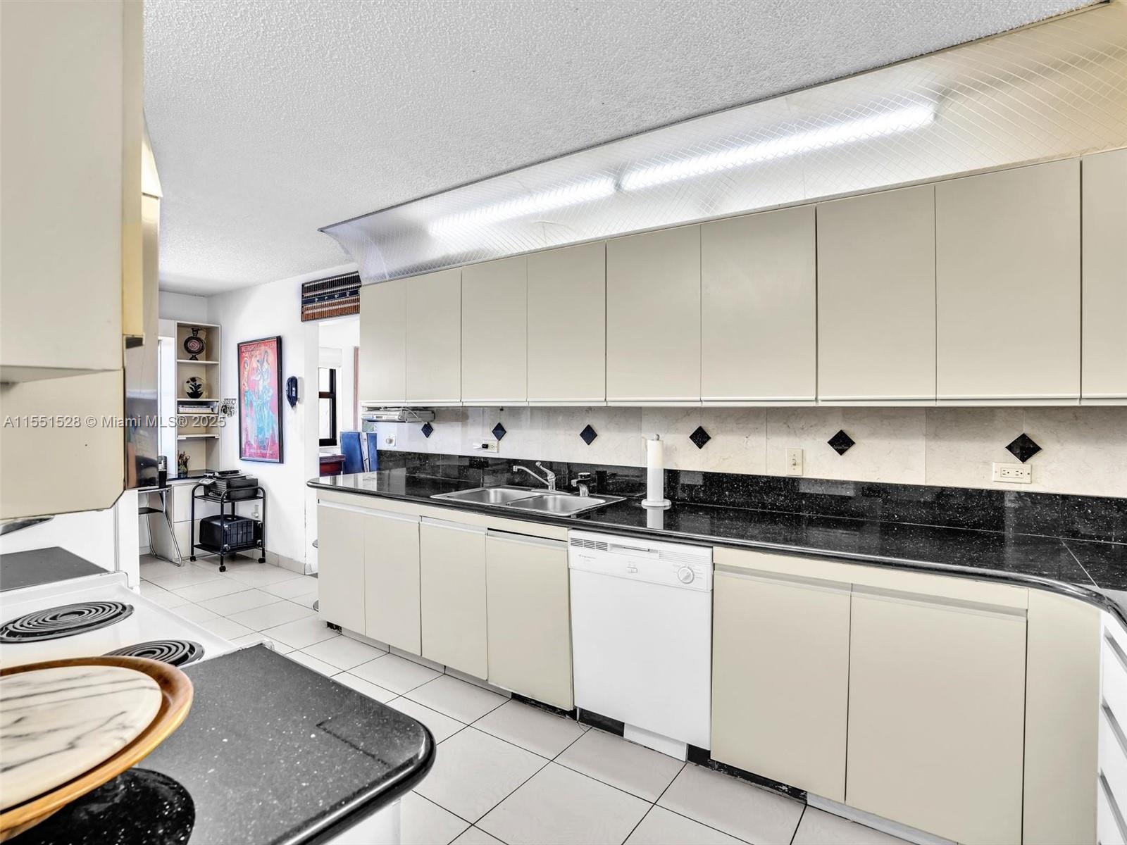 SUMMIT CONDO - Residential