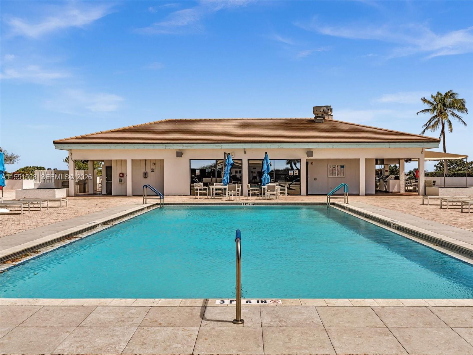 SUMMIT CONDO - Residential