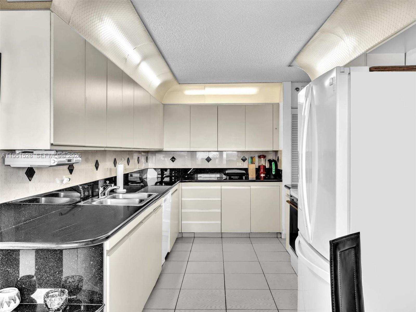 SUMMIT CONDO - Residential