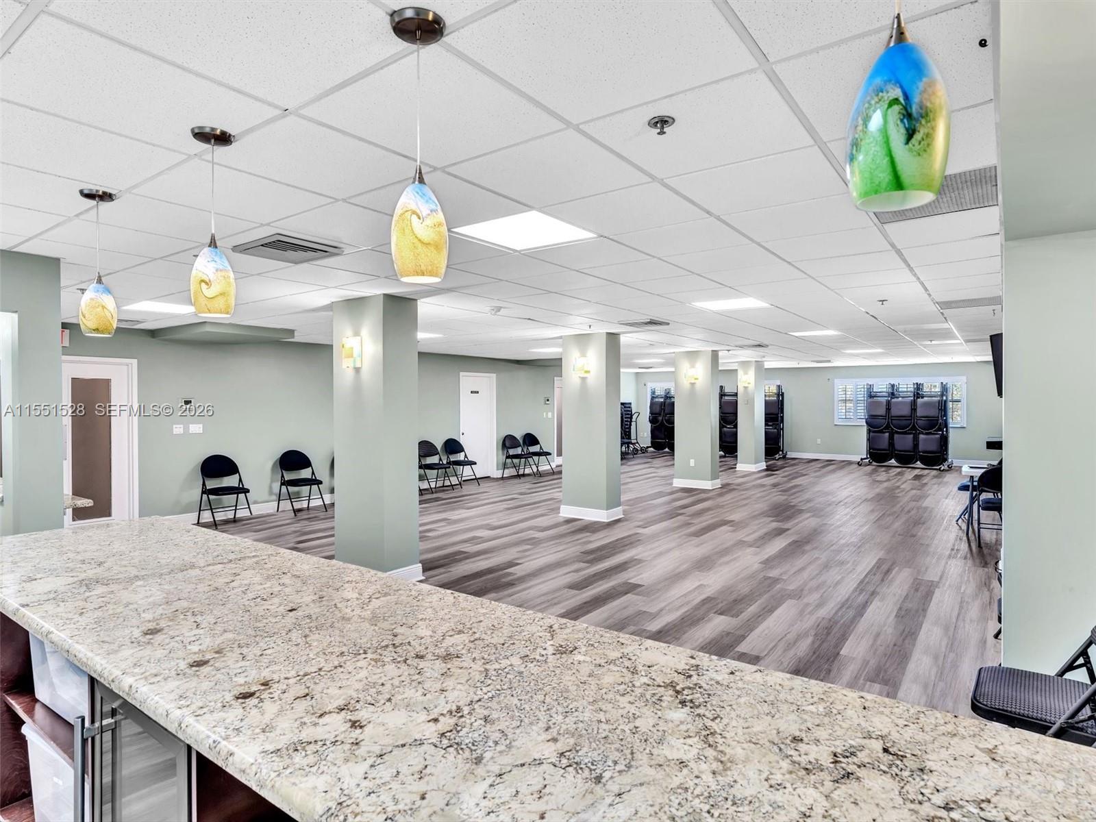 SUMMIT CONDO - Residential