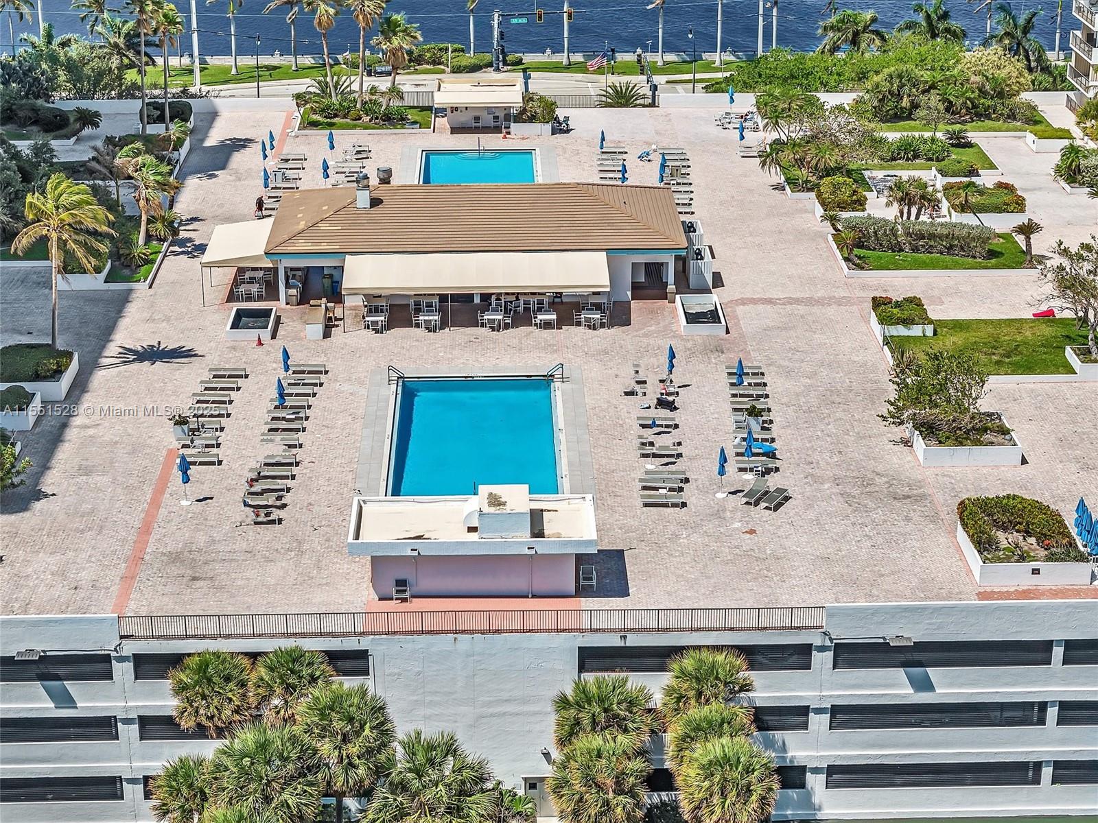 SUMMIT CONDO - Residential