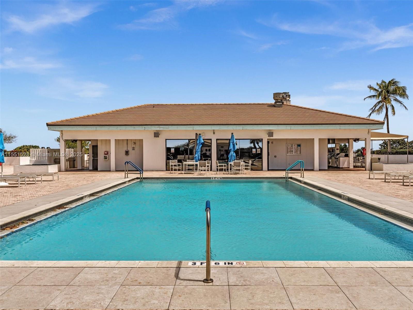 SUMMIT CONDO - Residential