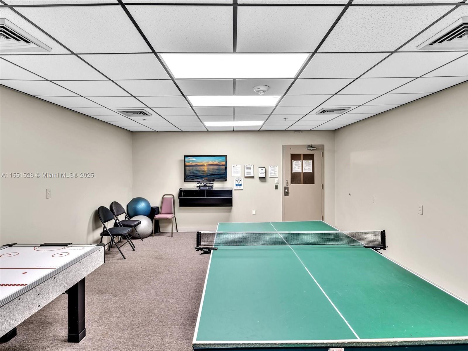 SUMMIT CONDO - Residential