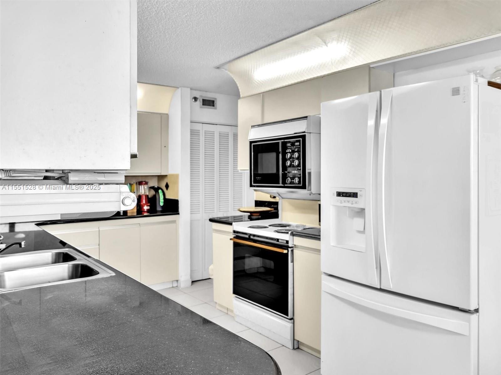 SUMMIT CONDO - Residential