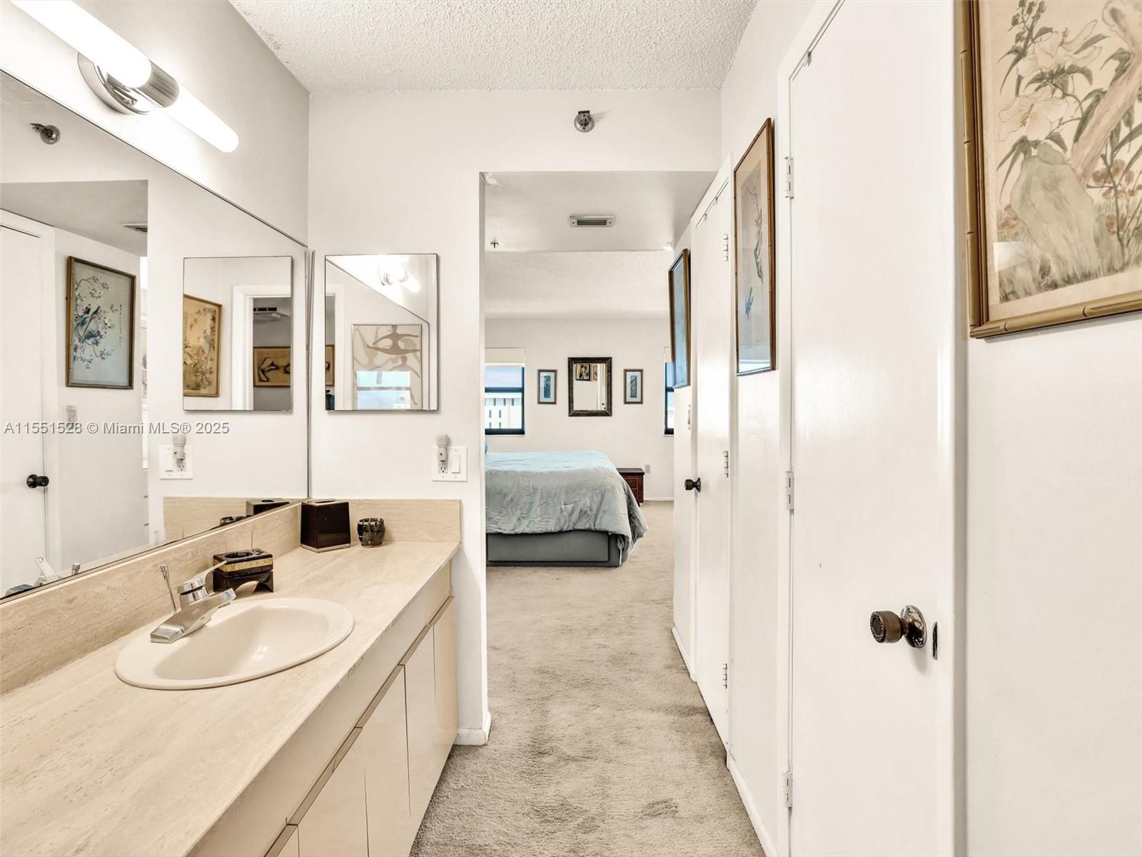 SUMMIT CONDO - Residential