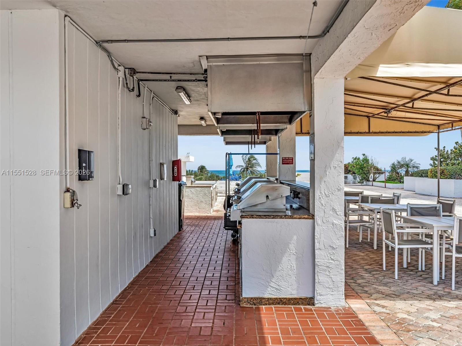 SUMMIT CONDO - Residential