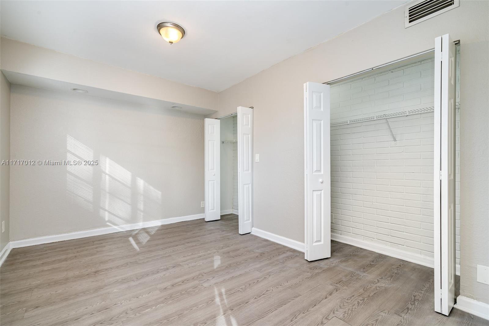 TWIN LAKES HOMES - Residential