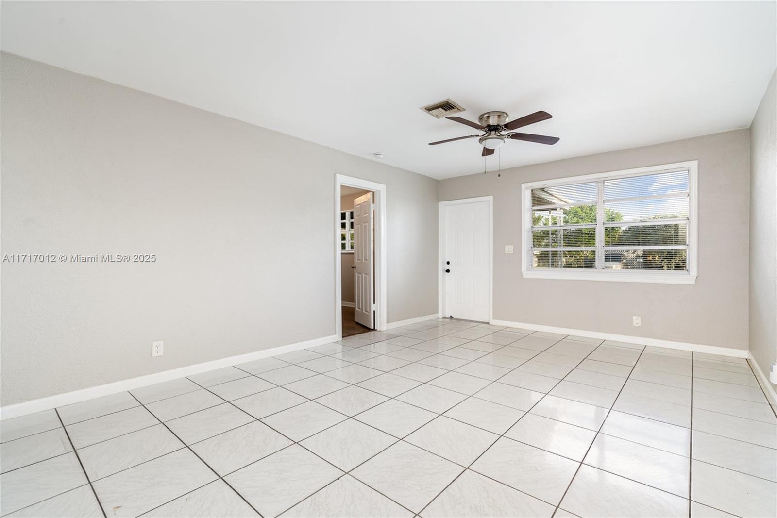 TWIN LAKES HOMES - Residential