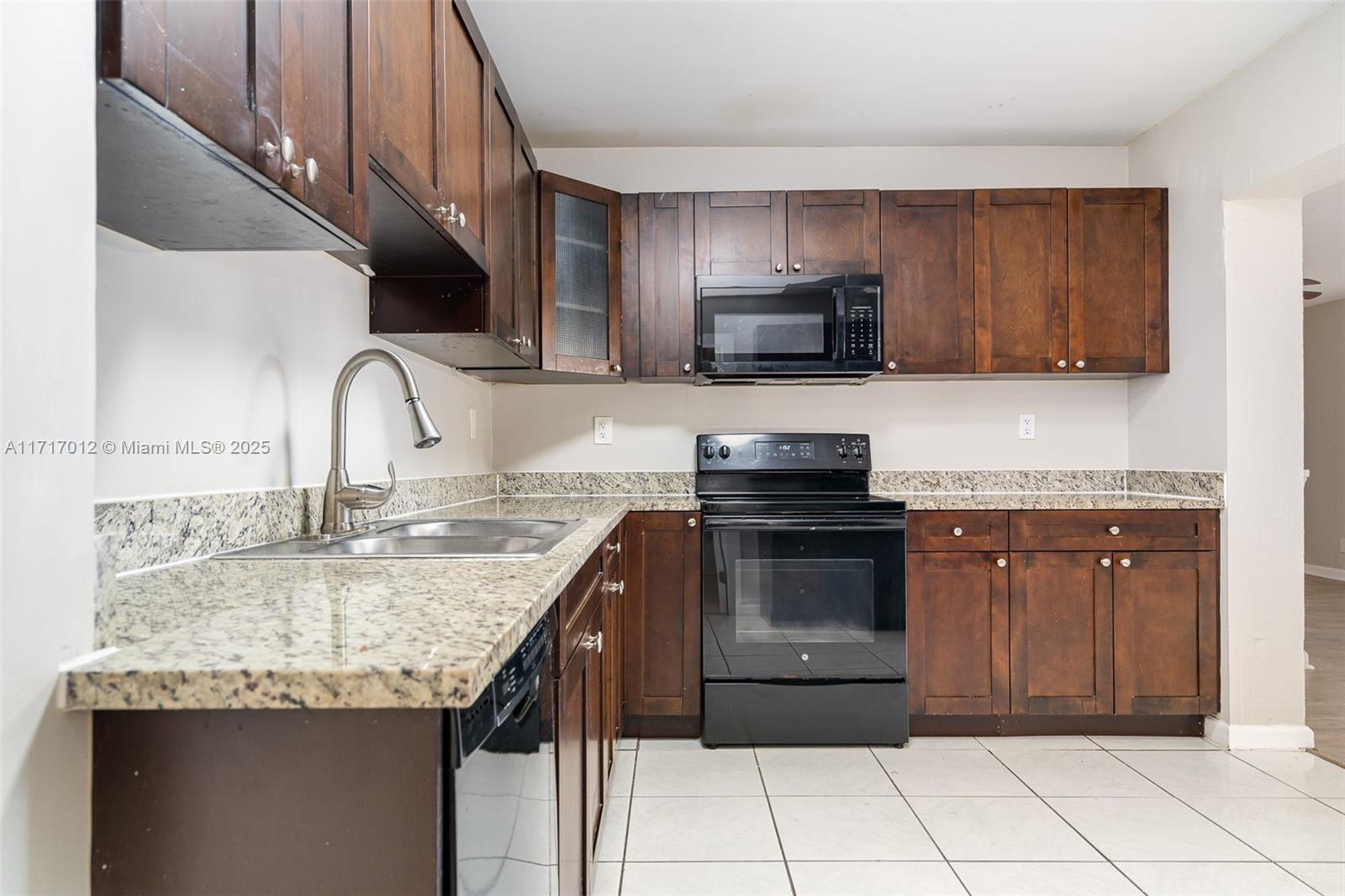TWIN LAKES HOMES - Residential