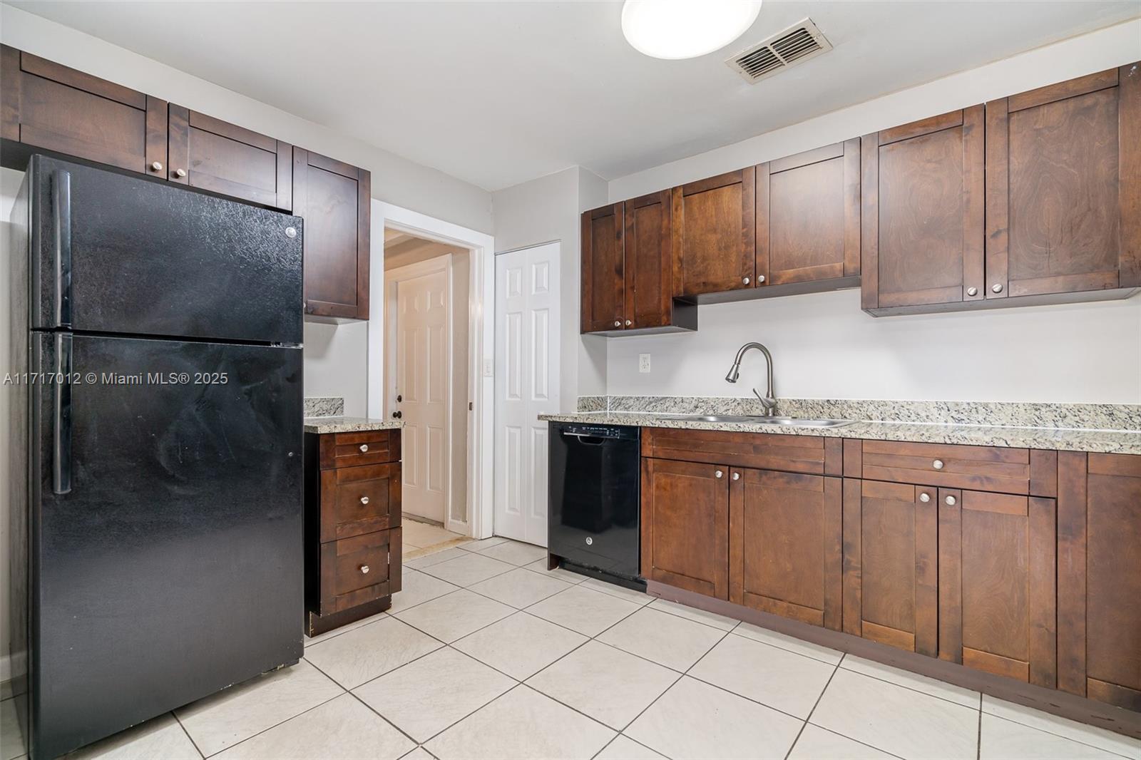 TWIN LAKES HOMES - Residential