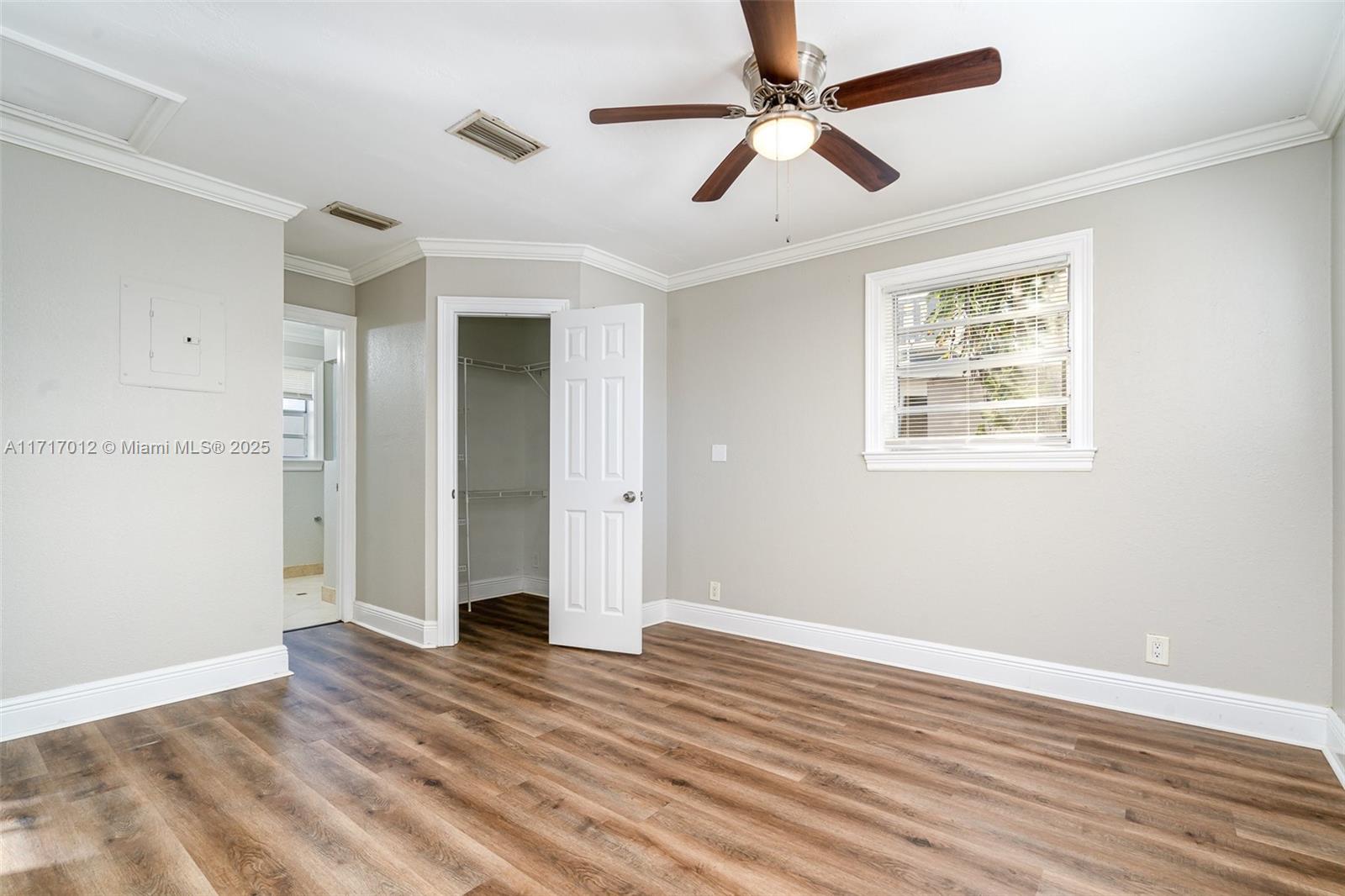 TWIN LAKES HOMES - Residential