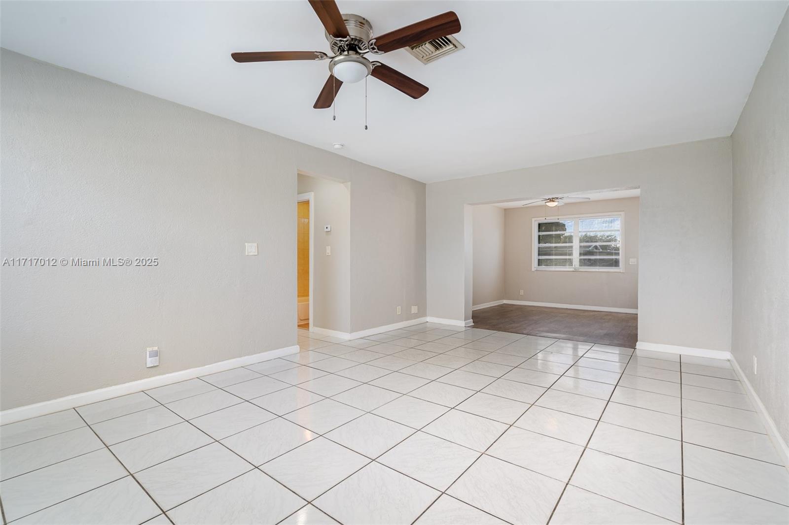 TWIN LAKES HOMES - Residential