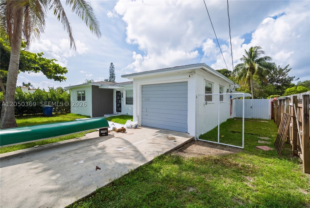 Photo of 641 SW 6th St, Hallandale Beach, FL 33009 (MLS # A12050369)