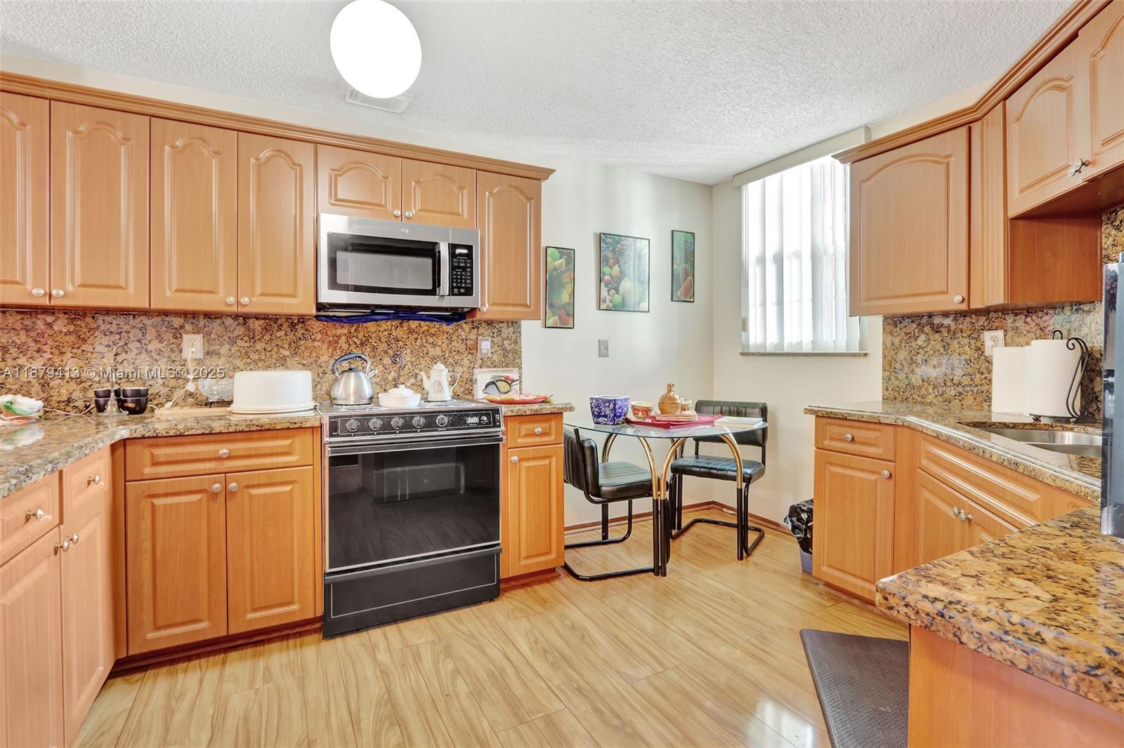 SAGA BAY TOWNHOMES 1ST AD - Residential