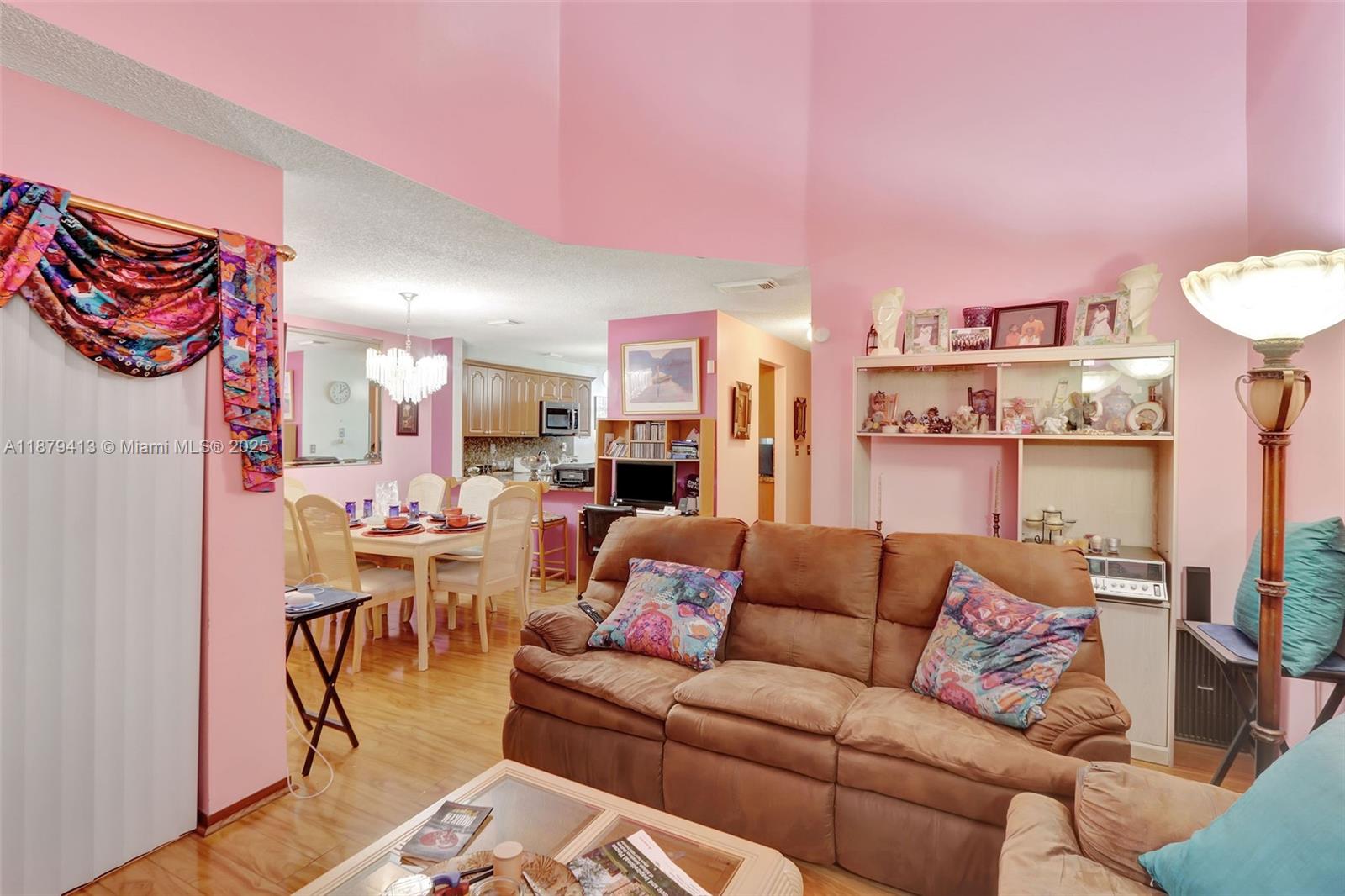 SAGA BAY TOWNHOMES 1ST AD - Residential