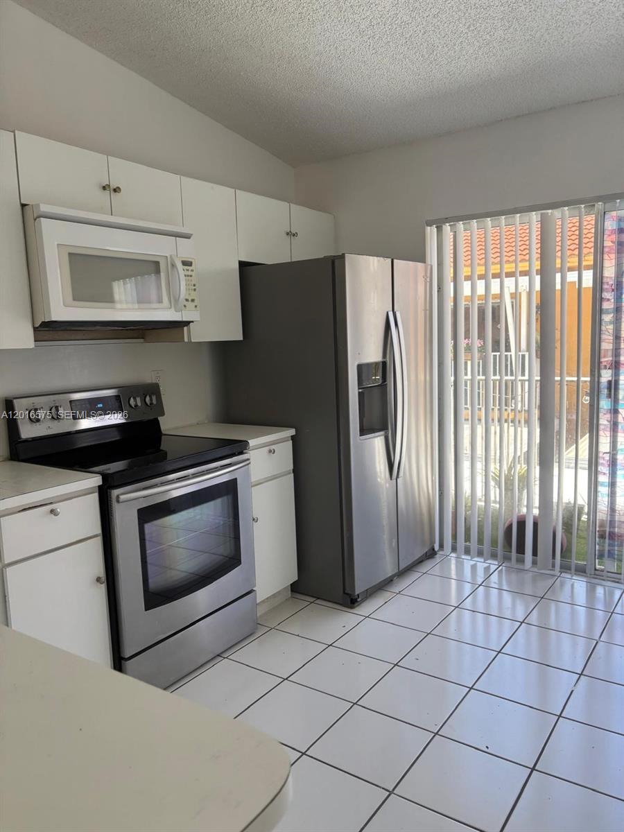EL PRADO XV CONDO - Residential Lease