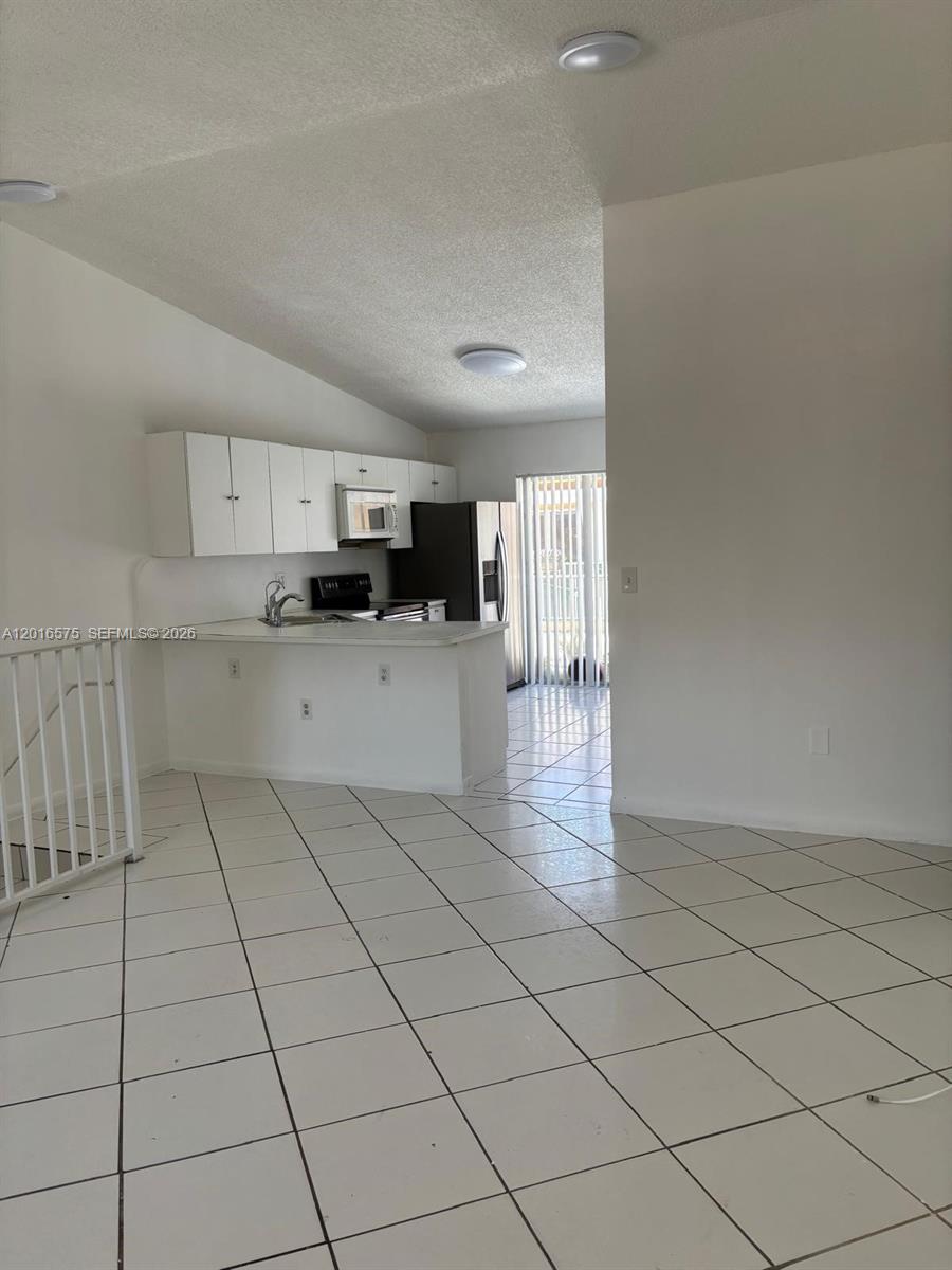 EL PRADO XV CONDO - Residential Lease