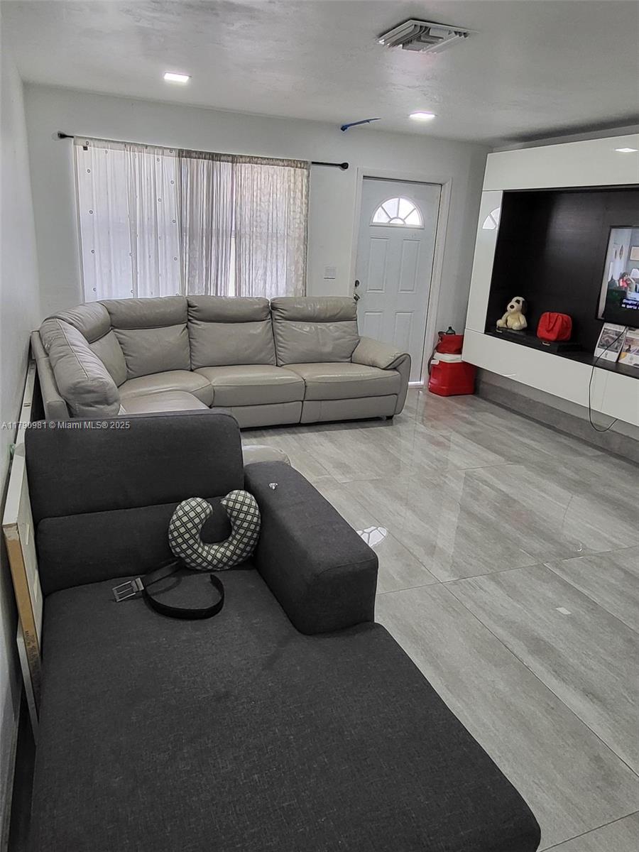 ARCH CREEKS ESTATES - Residential Income