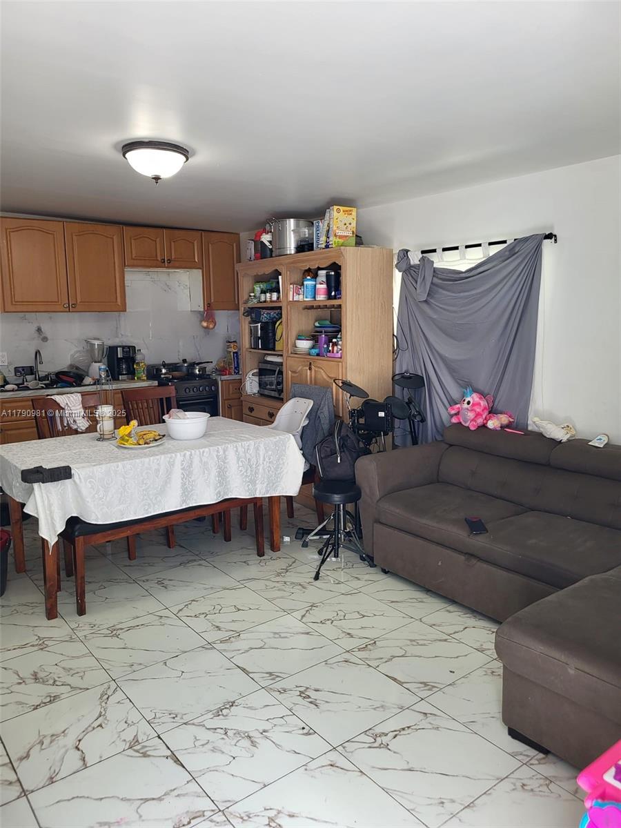 ARCH CREEKS ESTATES - Residential Income