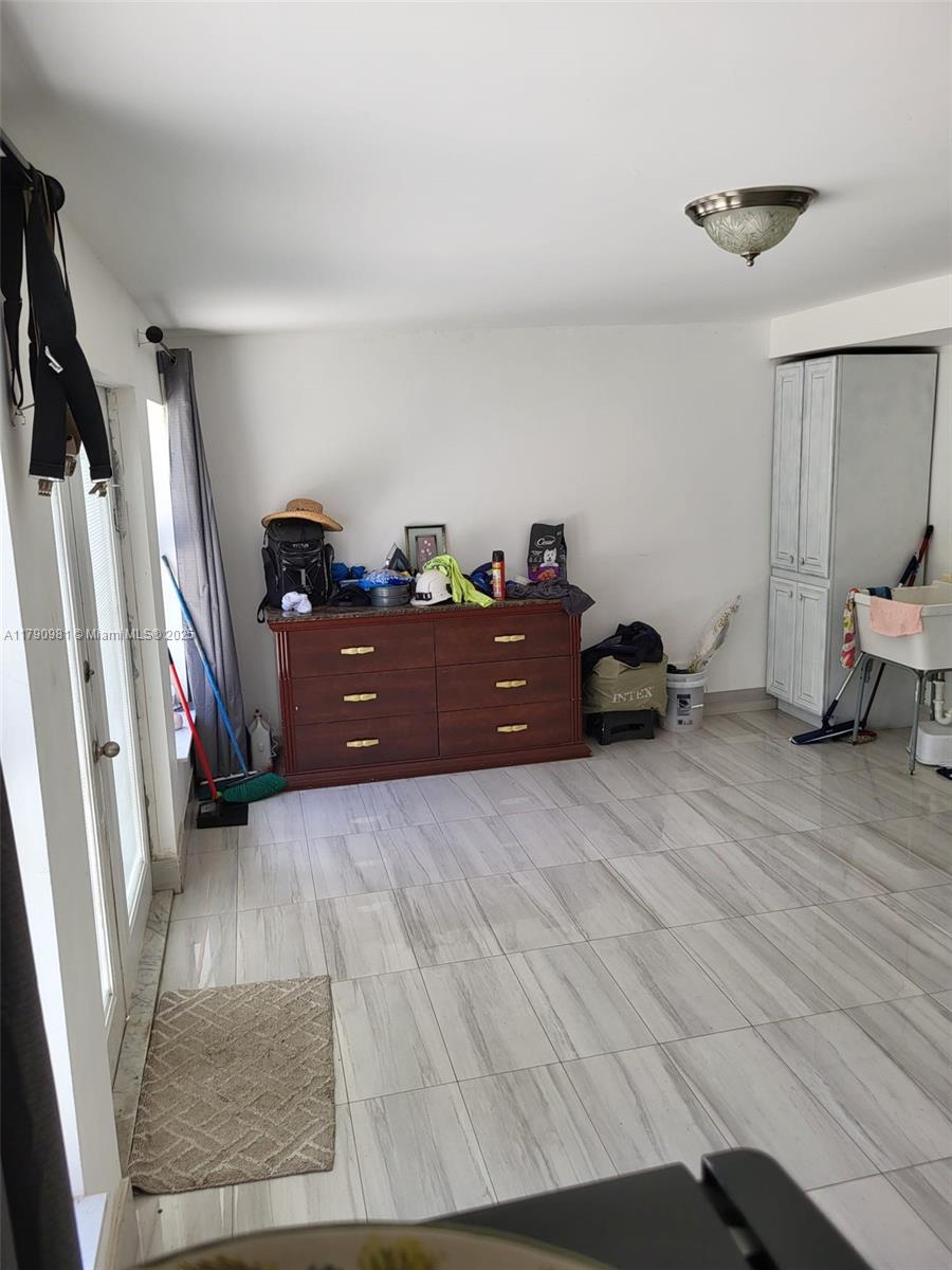 ARCH CREEKS ESTATES - Residential Income