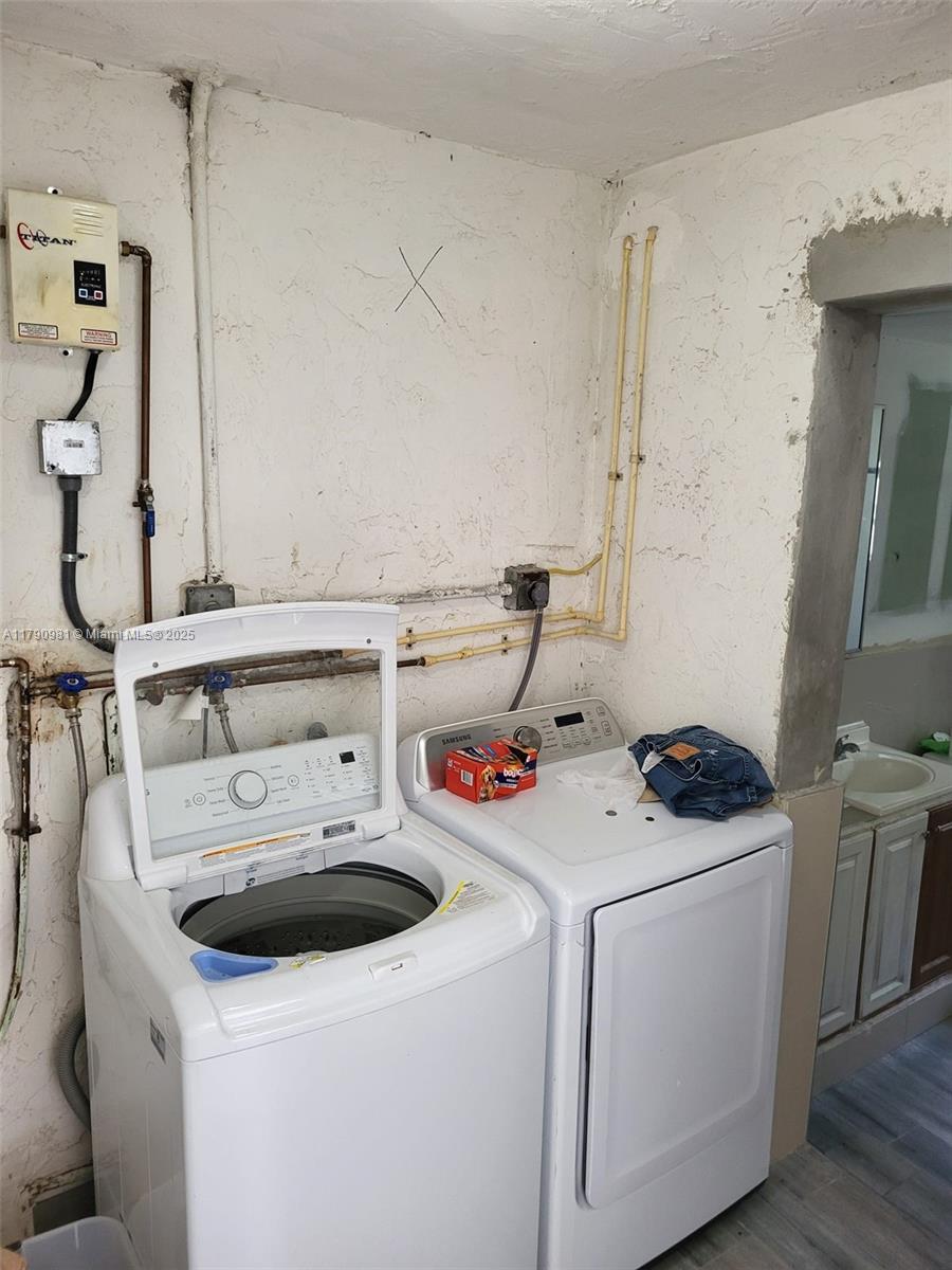 ARCH CREEKS ESTATES - Residential Income