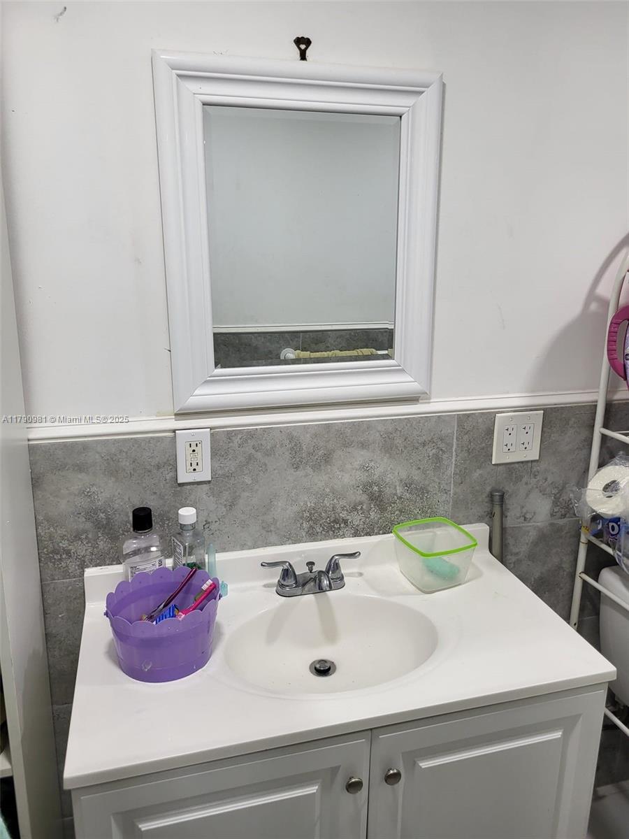 ARCH CREEKS ESTATES - Residential Income