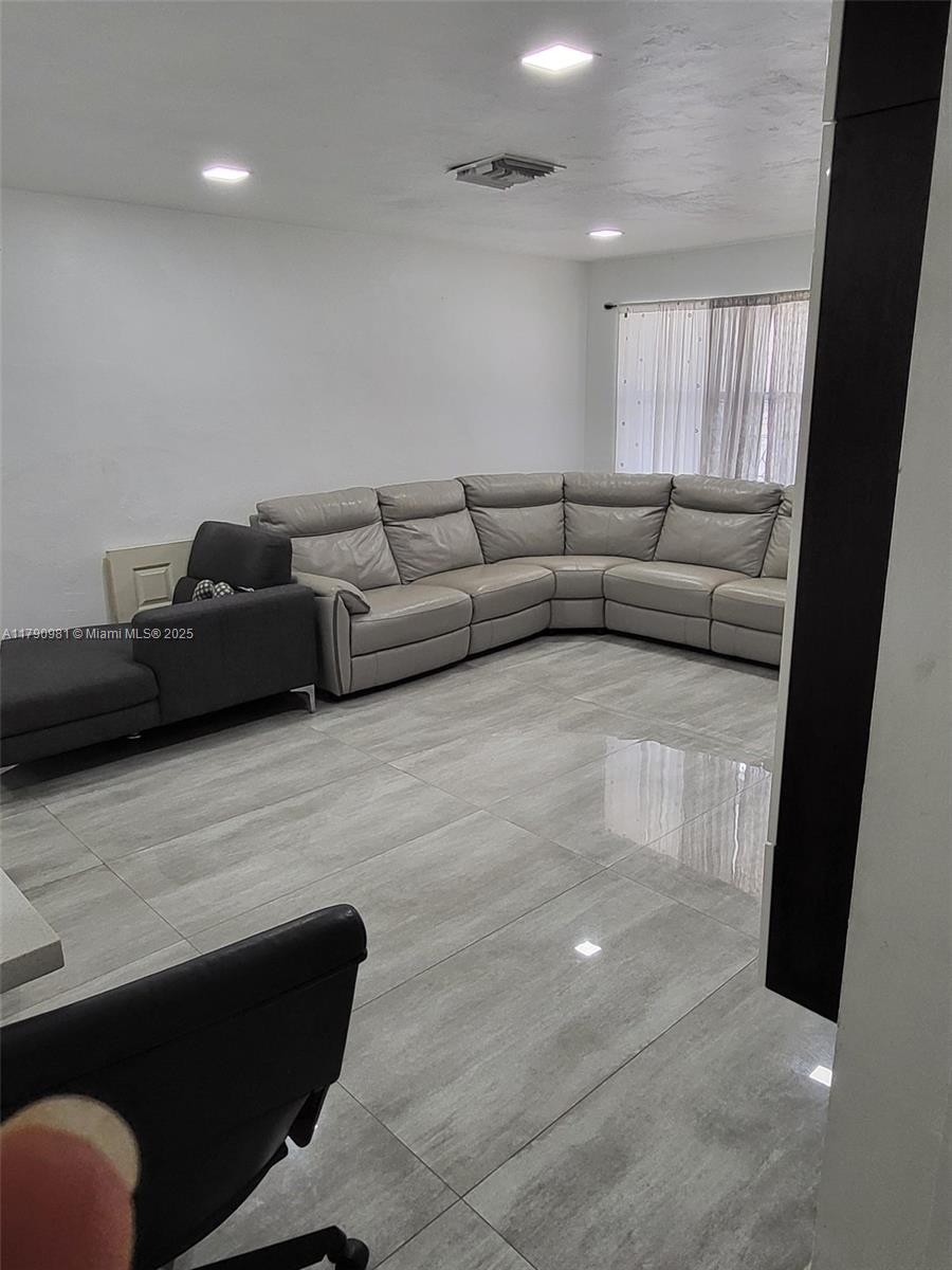 ARCH CREEKS ESTATES - Residential Income