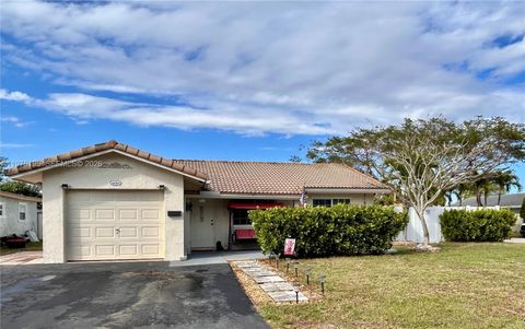Photo of 6605 NW 76th St, Tamarac, FL 33321 (MLS # A11976195)