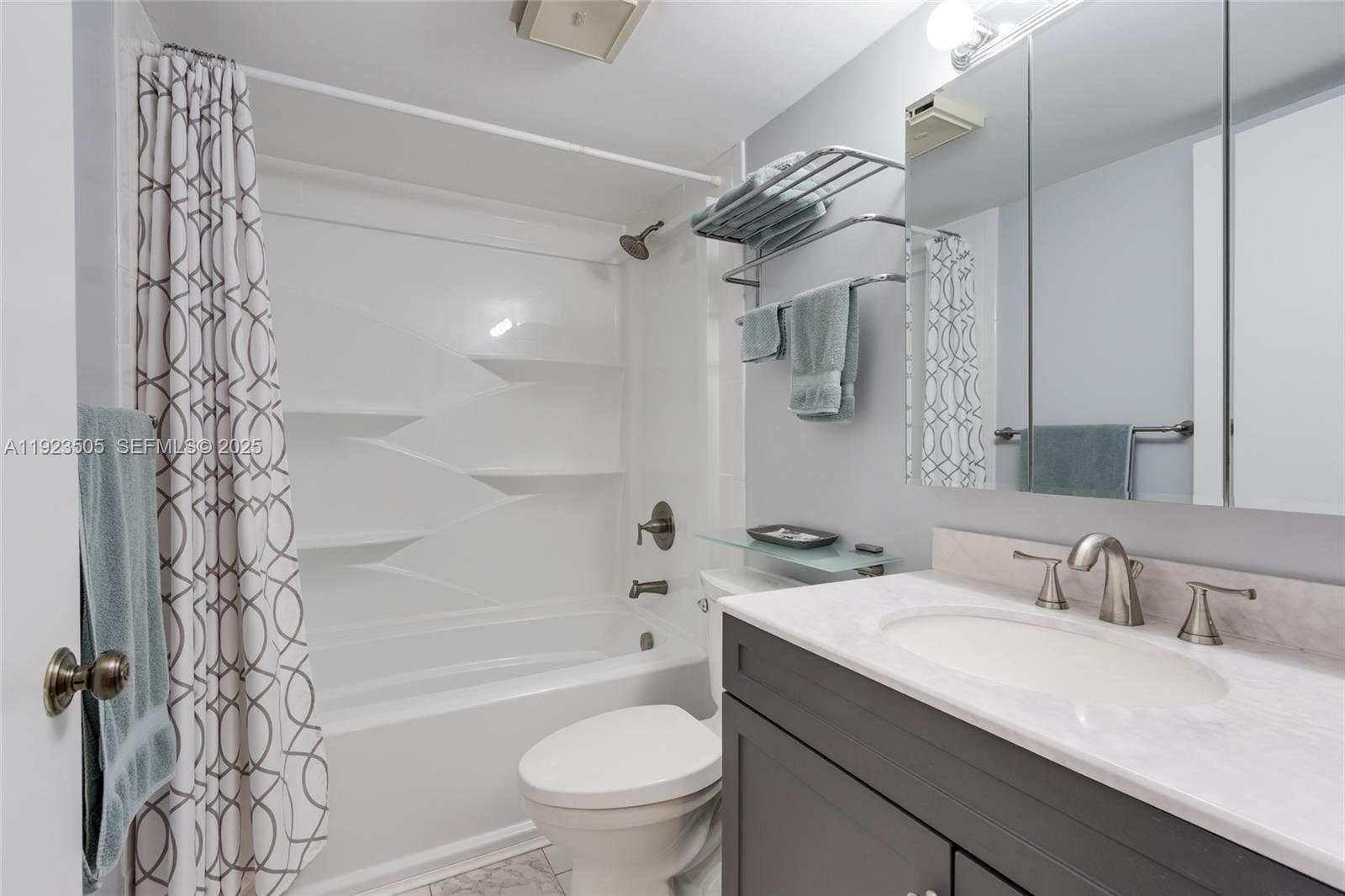 PALM LAKES CONDO - Residential