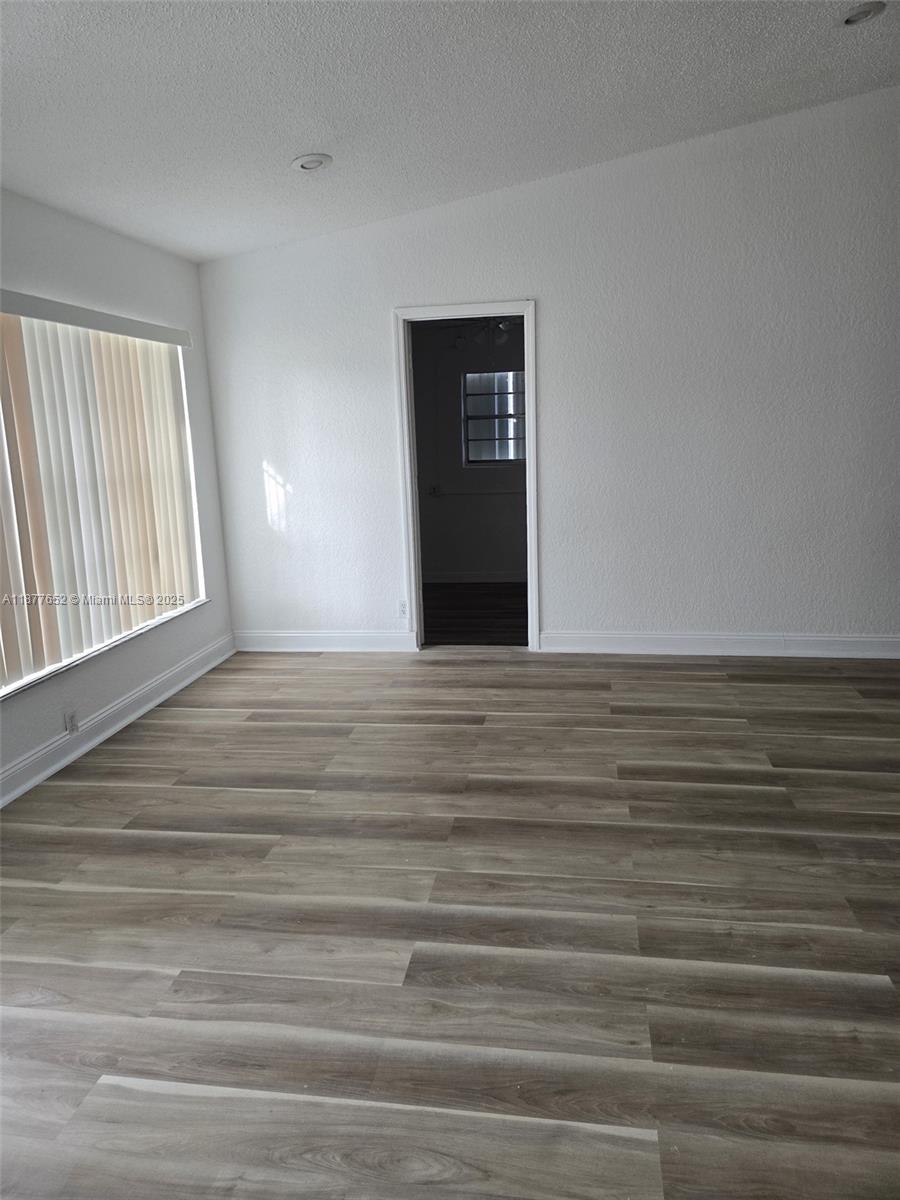 Updated very private 2/1 with shared pool. Centrally located in Boca raton. Tenant pays for Electric, pool and landscaping. Water included. Quick Approval
Easy to show