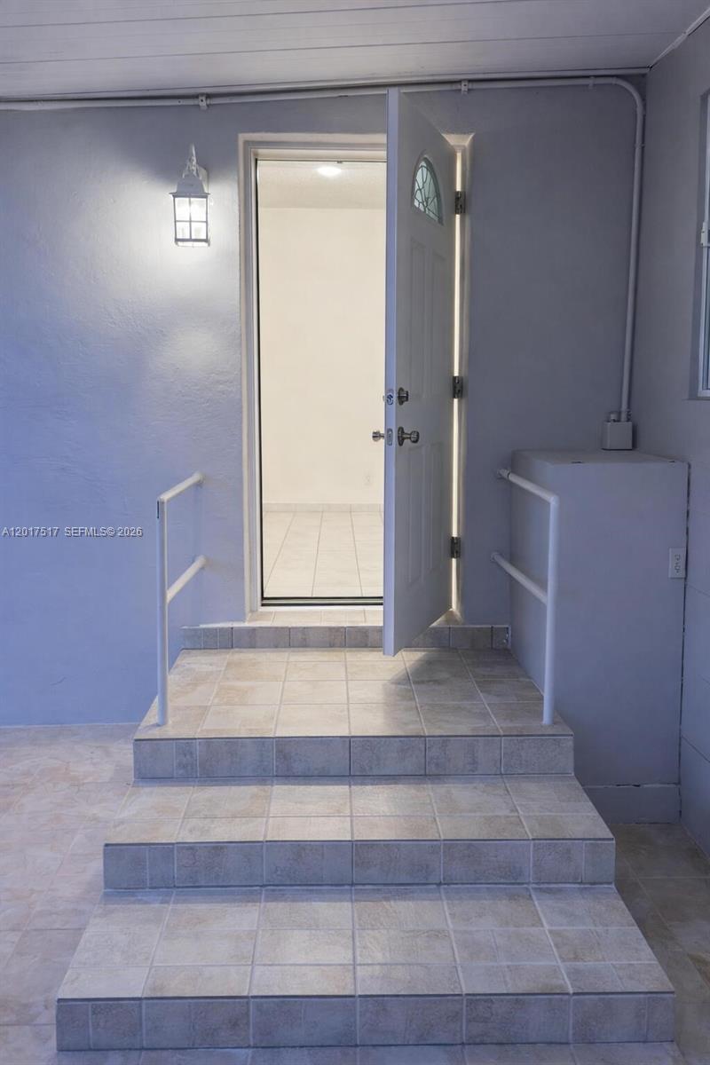 HIALEAH 8TH ADDN - Residential